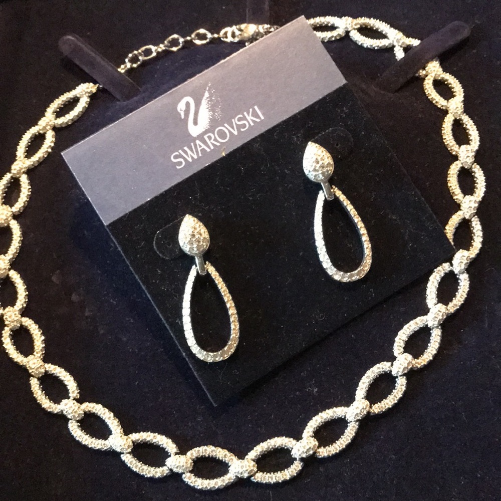 Gorgeous Authentic Signed Swarovski Infinity Neck… - image 7